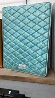 SEALY "ENCHANTED NIGHTS" QUEEN MATTRESS & BOXSPRING