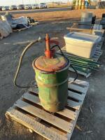 Barrel pump and small barrel