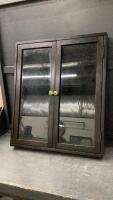 WALL MOUNT DISPLAY CASE