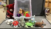 GOOD LIDDED TOTE WITH SOME STUFFIES