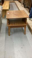 END TABLE W/ LOWER SHELF
