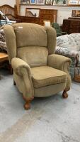 LARGE LAZ-Y-BOY RECLINER