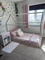 ALUMINUM FRAME TWIN SIZE CANOPY BED W/ SINGLE MATTRESS