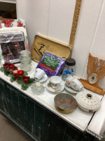 DECORATIONS,TABLECLOTHS,TEACUPS