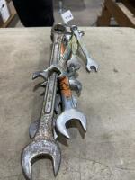 Set of mixed wrenches up to one and a quarter inch