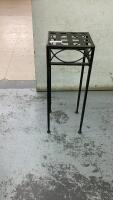 METAL PLANT STAND