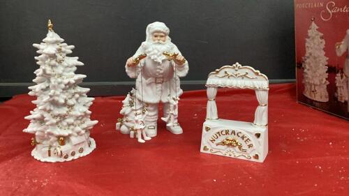 WHITE PORCELAIN SANTA PUPPETEER W/ CHRISTMAS TREE