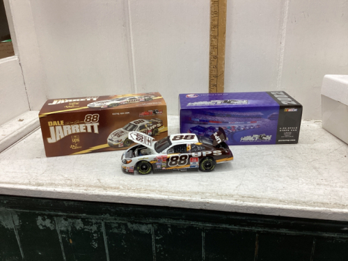 DIE CAST STOCK CAR - DALE JARRETT #88