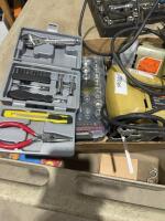 Flat of hand tools