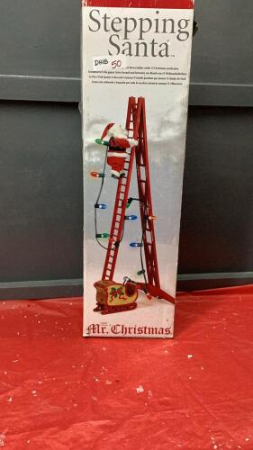 ANIMATED STEPPING SANTA