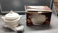 SIGNATURE 4 QUART SOUP TUREEN