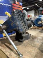 Pivoting vice
