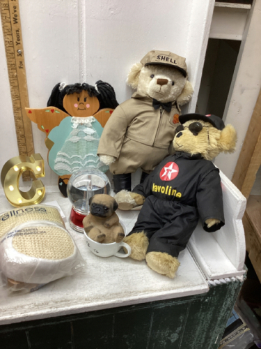 STUFFED BEARS,CALENDER,GLASS BEADS IN BOWL