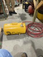 Portable air tank with extra hose