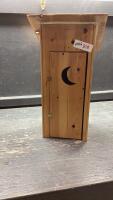 LITTLE WOOD OUTHOUSE - TOILET ROLL HOLDER