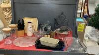 ASSORTED HOUSEHOLD ITEMS - GLASS BAKEWARE, KNIVES, WINE BOTTLE HOLDER, GLASS BOWLS, GLASS CAKE PAN W/ COVER