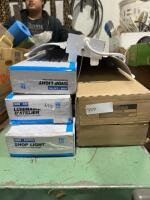Fluorescent lights and ballast