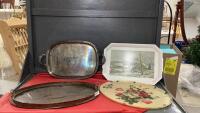 (4) LARGE TRAYS