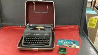 ANTIQUE "ROYAL ARROW" TYPEWRITER IN CASE