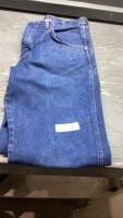 PAIR OF WRANGLE JEANS - SIZE 33 X 34