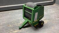 TOY JOHN DEERE ROUND BALER