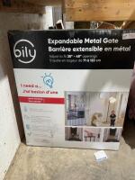 Expandible metal gate