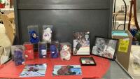 HOCKEY COLLECTIBLES - (7) WAYNE GRETZKY BEANIES, JAROMIR JAGR PUZZLE, VARIOUS PICTURES