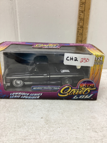 DIE CAST LOWRIDER SERIES 1972 CHEV CHEYANNE TRUCK