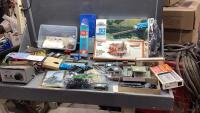 TOTE WITH MODEL TRAIN BUILDINGS AND ACCESSORIES
