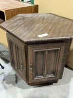 Octagonal light stand