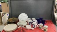 BOX OF MISC PLATES,MUGS & GLASSES