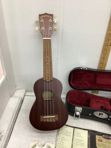 SOPRANO UKULELE. MAKALA