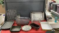 BOX OF BAKEWARE - CAKE PANS, COOLING RACKS, ROASTING PAN, LOAF PANS
