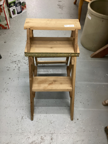 WOOD FOLDING STEP LADDER