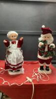 ANIMATED MR. & MRS. CLAUS - PLASTIC