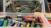 MODEL TRAIN CARS & TRACK