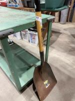 Scoop shovel