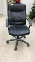 BLACK OFFICE CHAIR