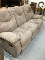 3-SEATER COUCH W/RECLINING END CHAIRS