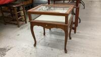 VINTAGE DISPLAY TABLE W/ QUEEN ANNE LEGS