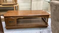 RECTANGLE COFFEE TABLE ON CASTORS