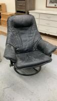 BLACK SWIVEL CHAIR W/ PUSHBACK RECLINE