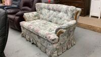 FLORAL LOVESEAT W/ WOOD ACCENTS
