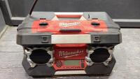 MILWAWKEE JOBSITE RADIO WITH BATTERY CHARGING