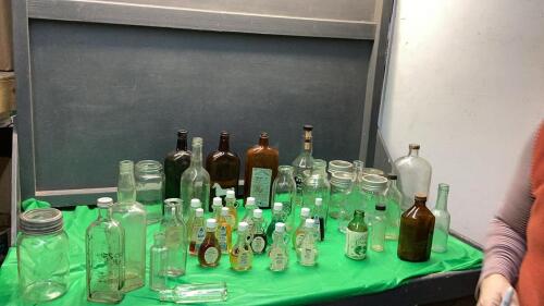 (2) BOXES W/ MISC COLLECTIBLE JARS/BOTTLES