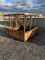 UNUSED SINGLE BALE FEEDER