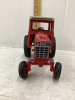 VINTAGE INTERNATIONAL 1568 TOY TRACTOR - 2