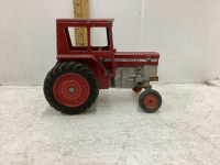 VINTAGE 1080 MASSEY-FERGUSON TOY TRACTOR