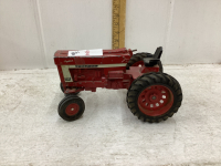 VINTAGE INTERNATIONAL 966 TOY TRACTOR