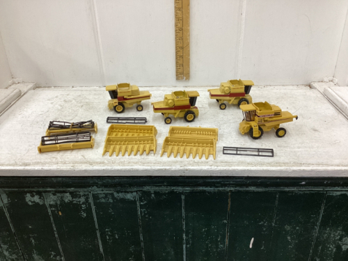 COLLECTION OF DIE CAST NEW HOLLAND COMBINES